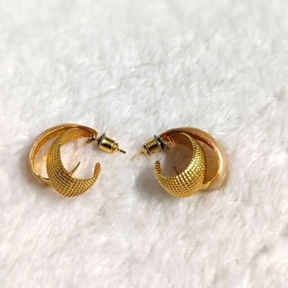 Vintage Double 1/2 Hoop Enamel and Goldtone Pierced Earrings - Picture 7 of 7